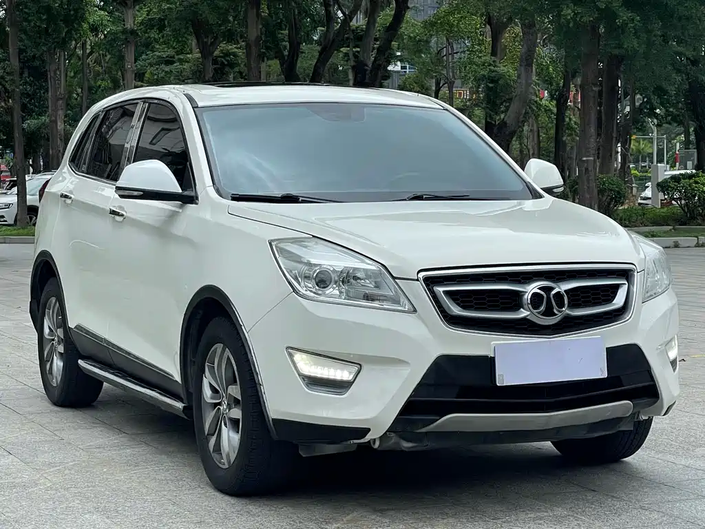BAIC X65 2015 2.0T AT Elite