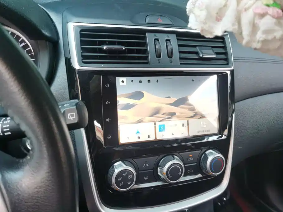 Nissan Tiida — миниатюра 13