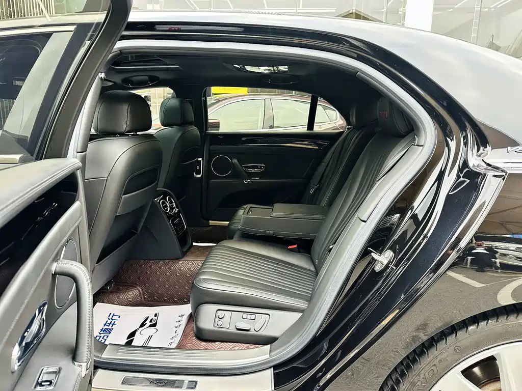 Bentley Flying Spur — миниатюра 7