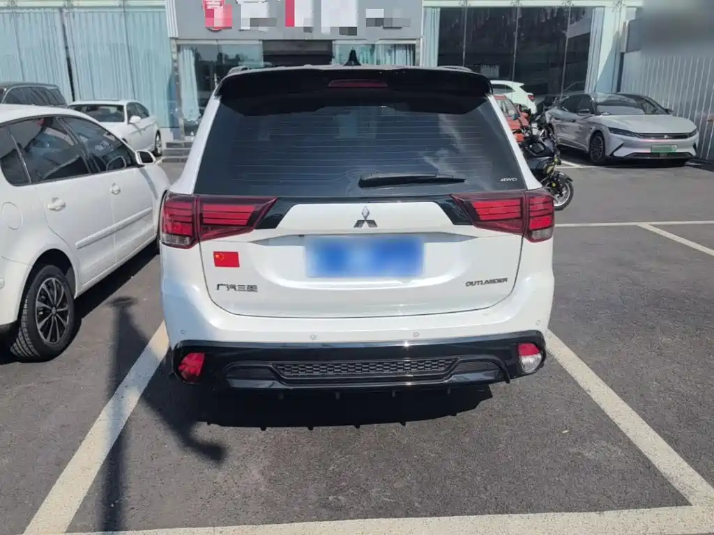 Mitsubishi Outlander — миниатюра 6