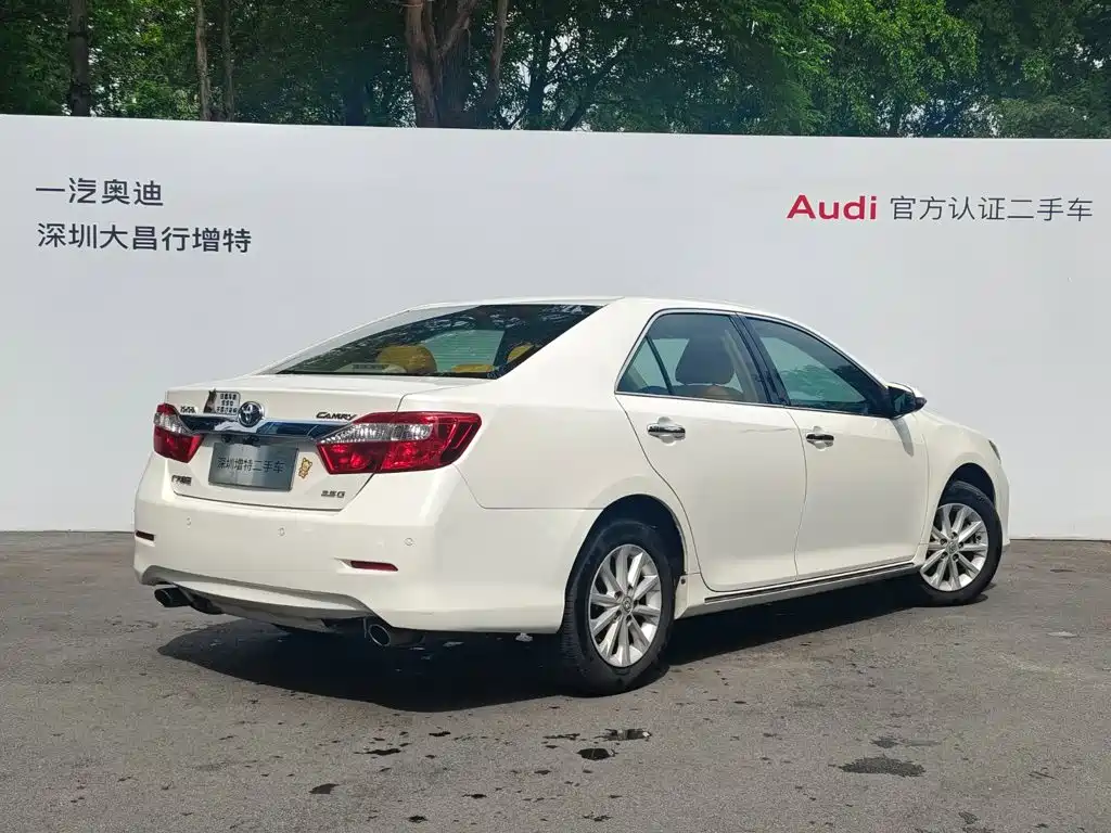 Toyota Camry — миниатюра 3