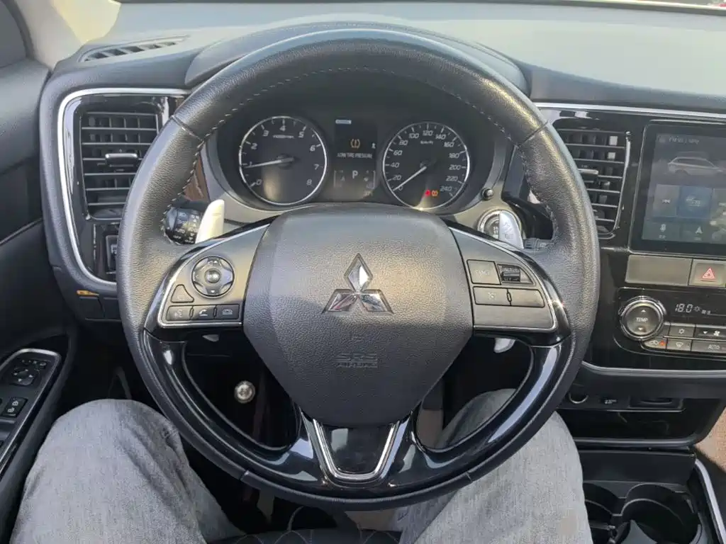 Mitsubishi Outlander — миниатюра 11