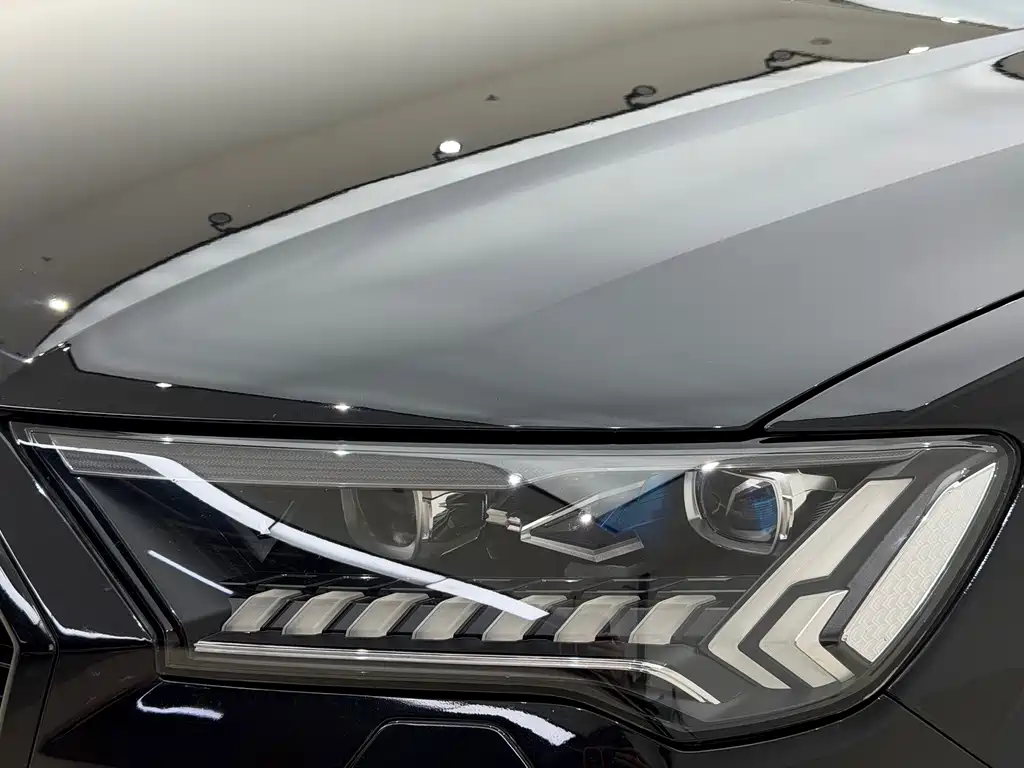 Audi Q7 — миниатюра 4