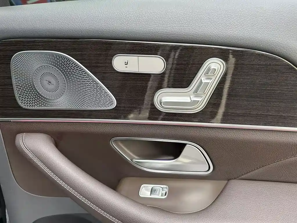Mercedes-Benz GLE (Import) — миниатюра 37