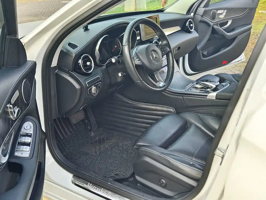 Mercedes-Benz C-Class — миниатюра 8