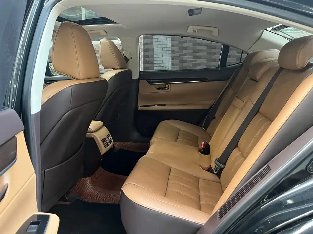 Lexus ES — миниатюра 8