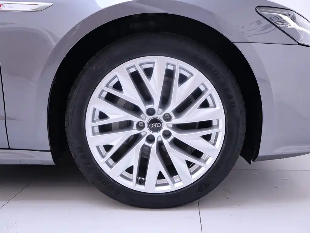 Audi A7L — миниатюра 6