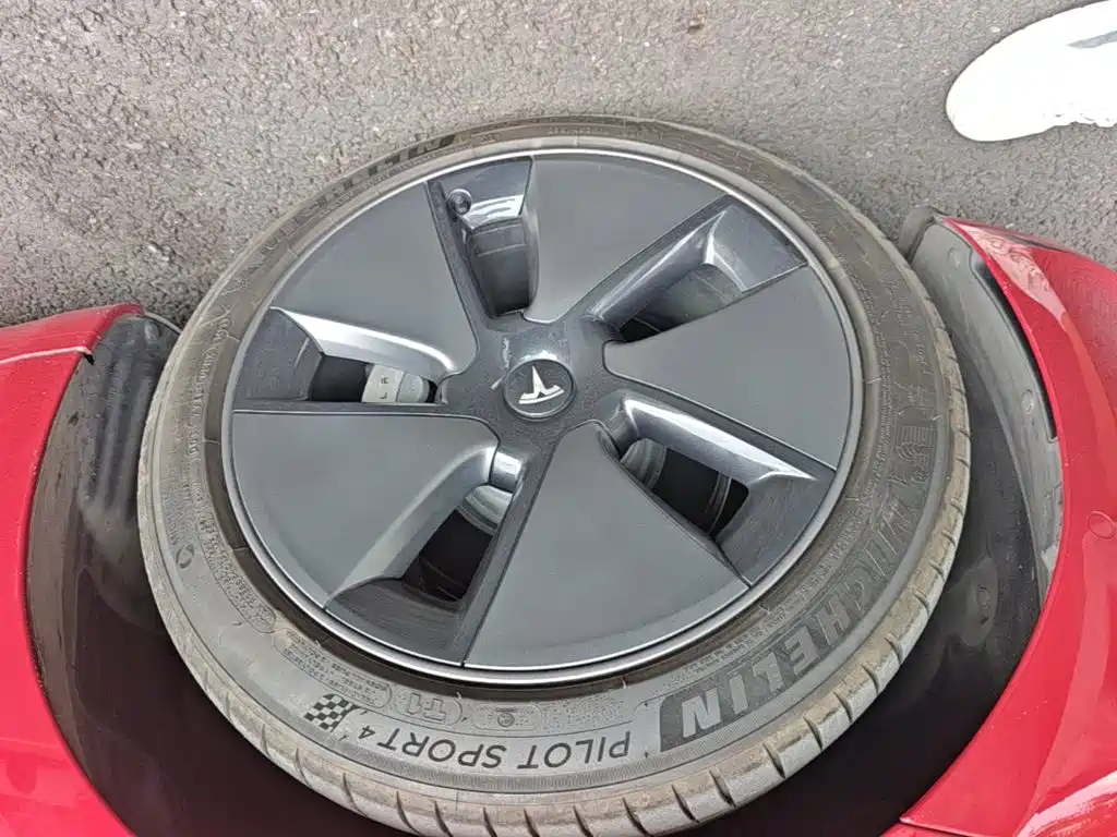 Tesla Model 3 — миниатюра 23
