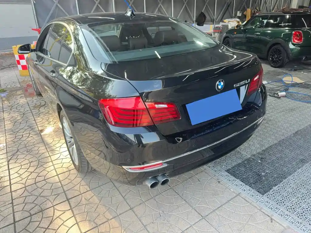 BMW 5 Series — миниатюра 4