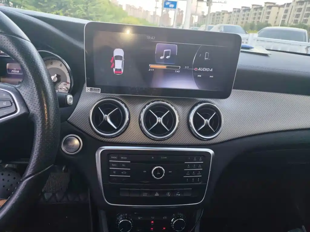 Mercedes-Benz GLA — миниатюра 6