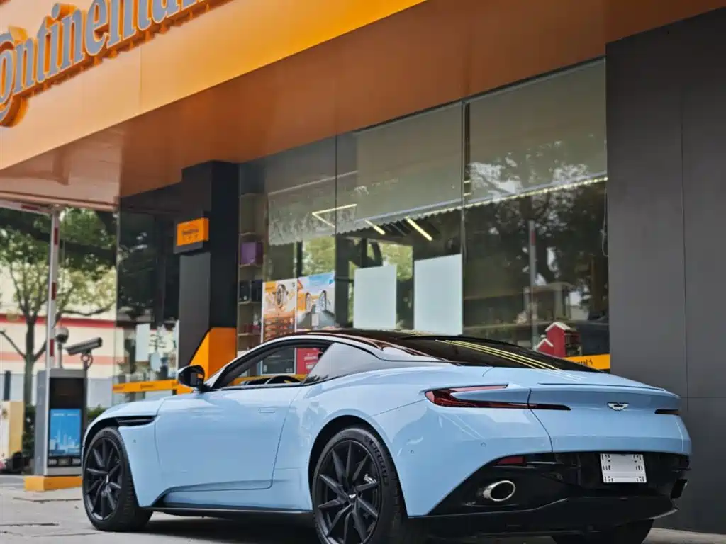 ASTON MARTIN DB11