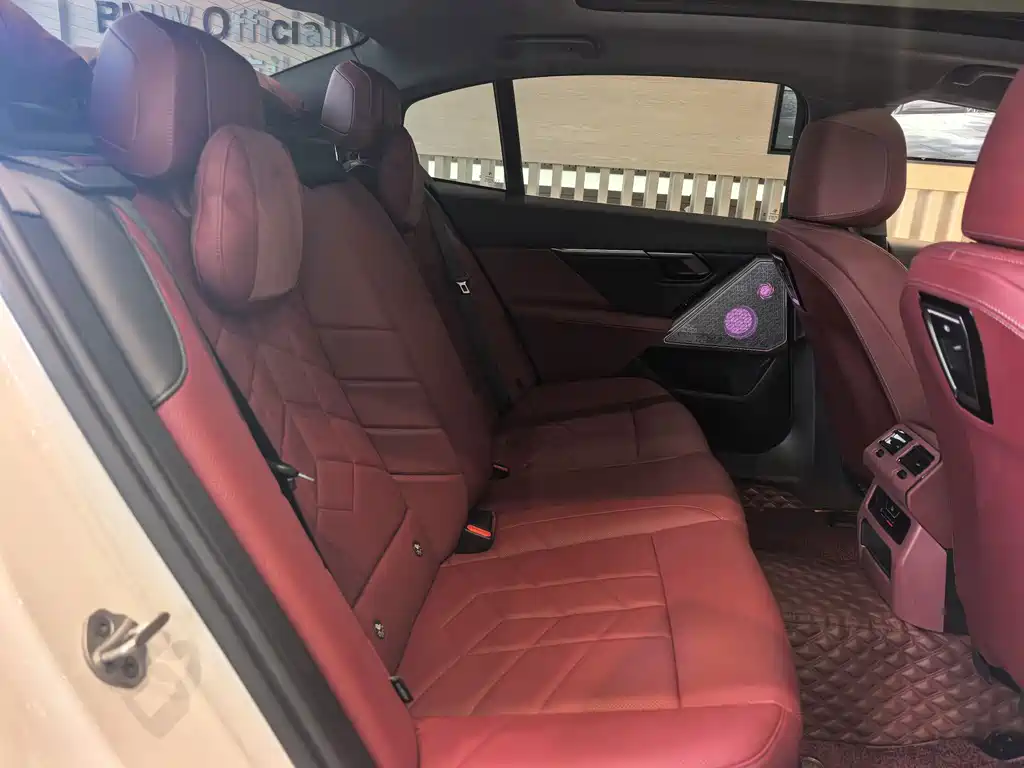 BMW 5 Series — миниатюра 6