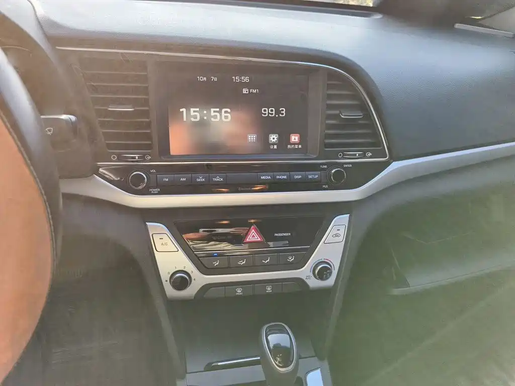 Hyundai Elantra — миниатюра 6