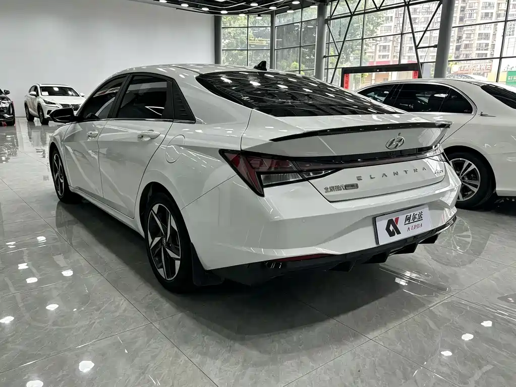 Hyundai Elantra — миниатюра 6