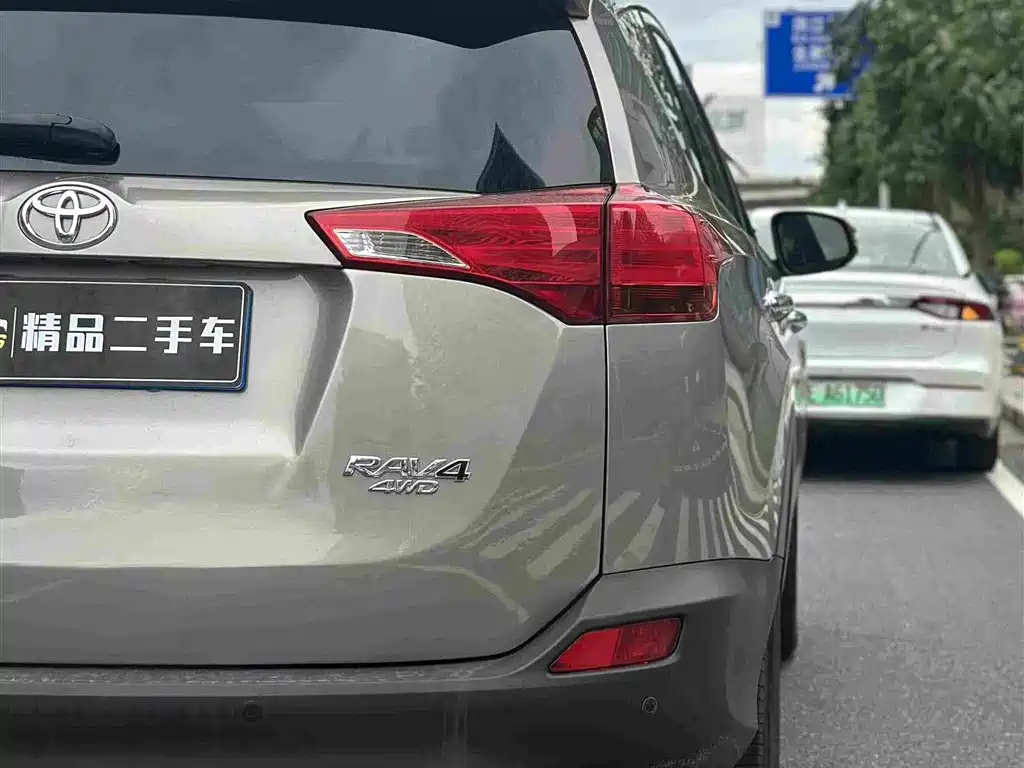 Toyota RAV4 — миниатюра 11