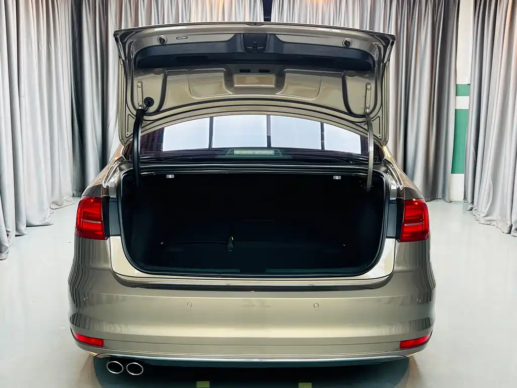 Volkswagen Sagitar — миниатюра 6