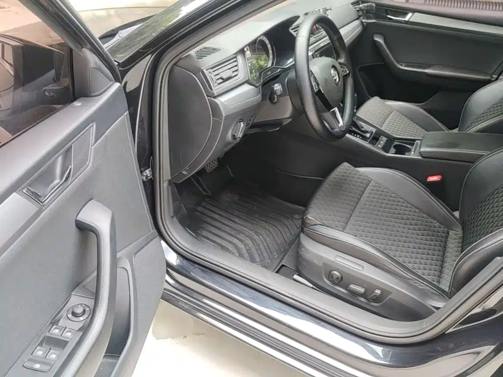 Skoda Superb — миниатюра 16
