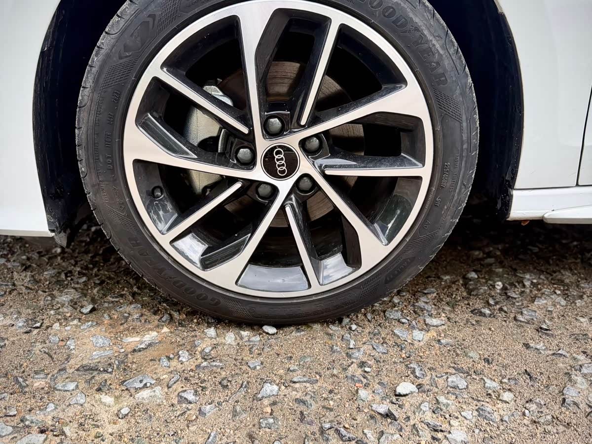 Audi A3 1.4 л 2023 г. Белый, пробег 11000 км