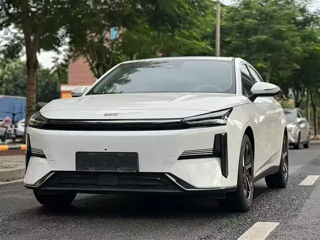 GEELY GALAXY GALAXY L6 2024