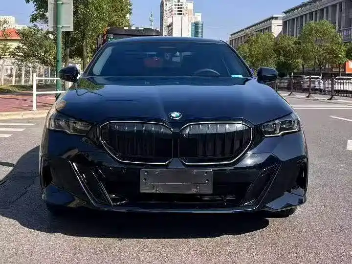 BMW 5 Series — миниатюра 2