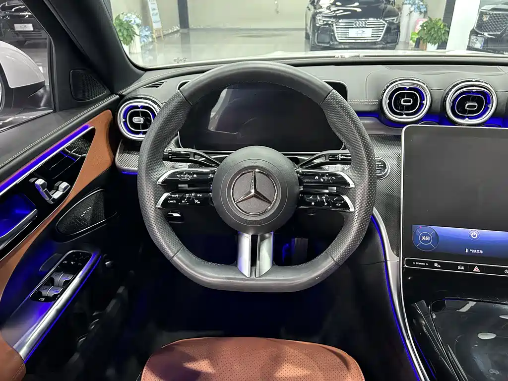 Mercedes-Benz C-Class — миниатюра 12