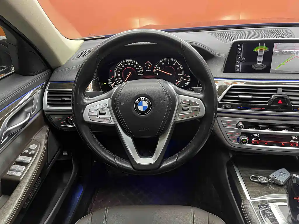 BMW 7 Series — миниатюра 12