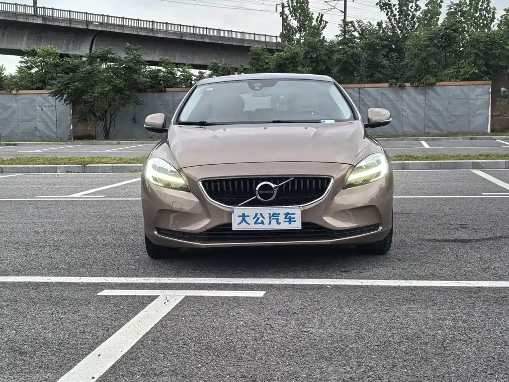 Volvo V40 — миниатюра 2