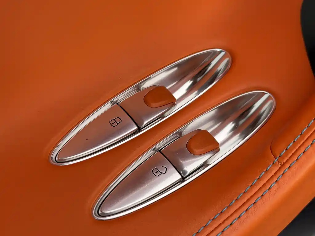 Bugatti  - фото 11