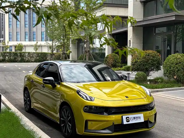 Lynk & Co 03