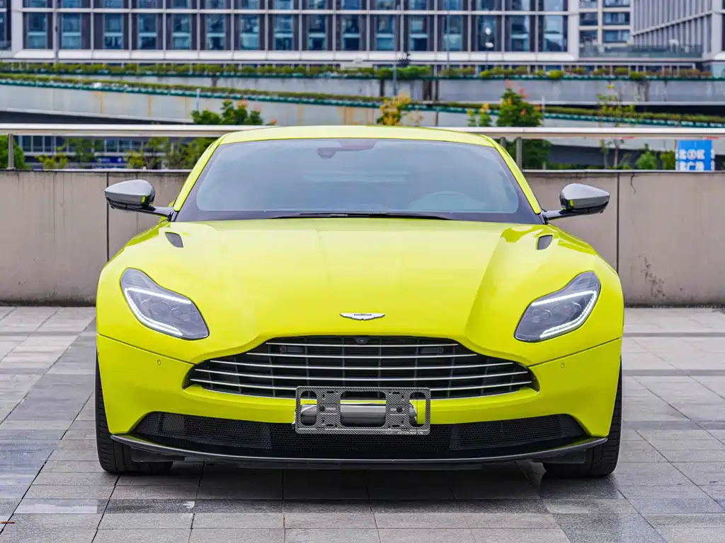 Aston Martin DB11 — миниатюра 2