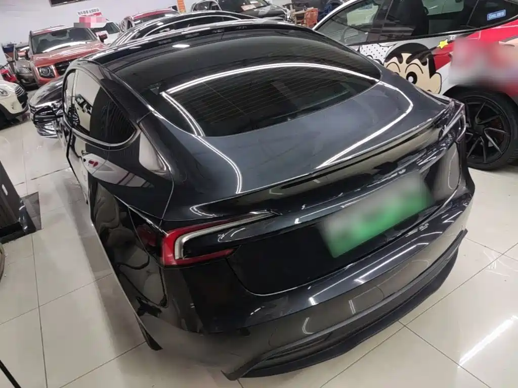 Tesla Model 3 — миниатюра 5