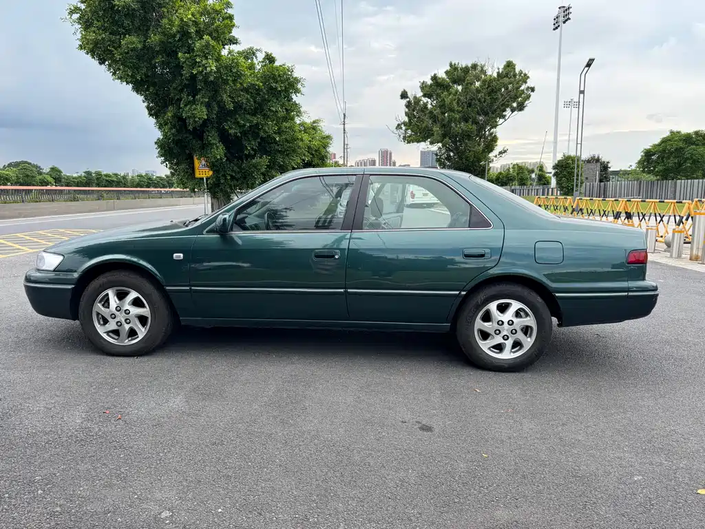 Toyota Camry — миниатюра 3