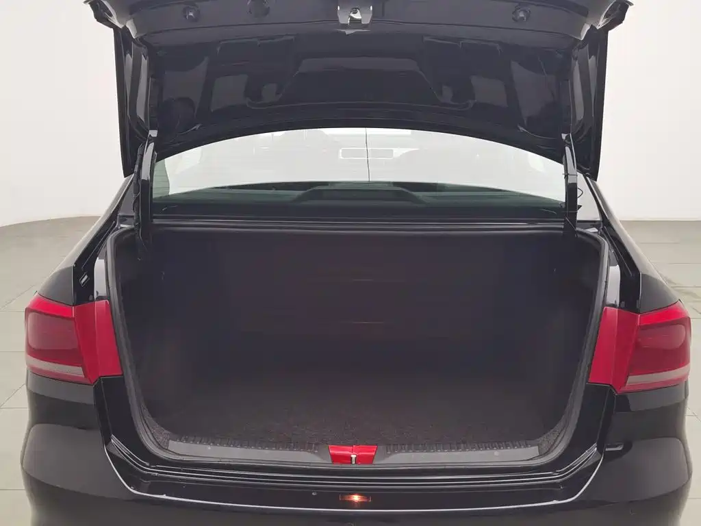 Volkswagen Santana — миниатюра 16