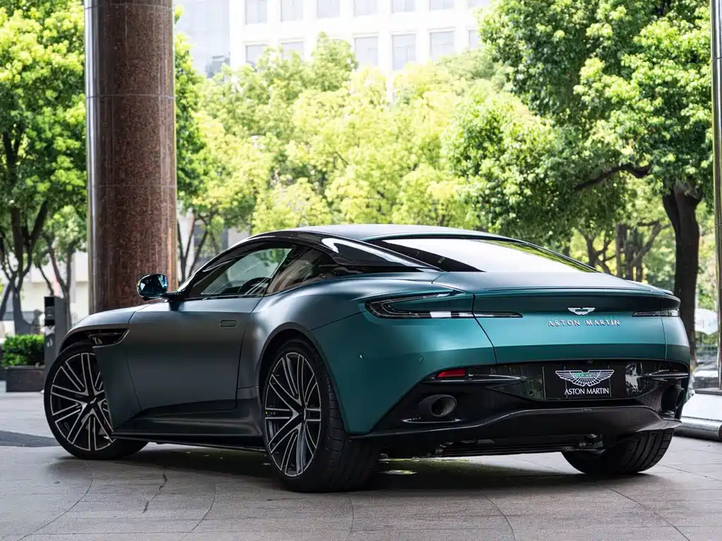 Aston Martin DB12 — миниатюра 4