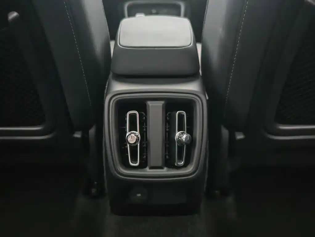 Volvo XC40 — миниатюра 17