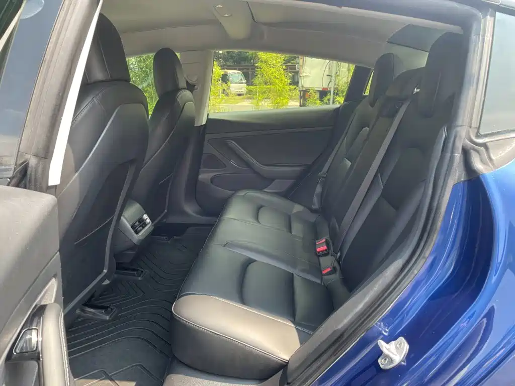 Tesla Model 3 — миниатюра 9