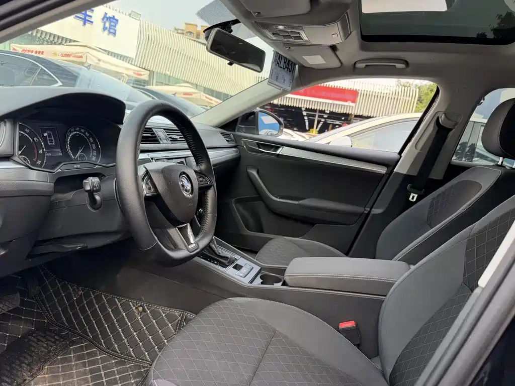 Skoda Superb — миниатюра 4