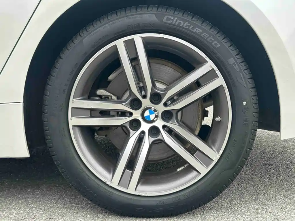 BMW 5 Series — миниатюра 13