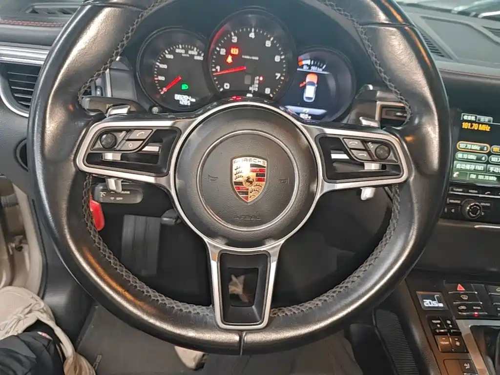 Porsche Macan — миниатюра 11