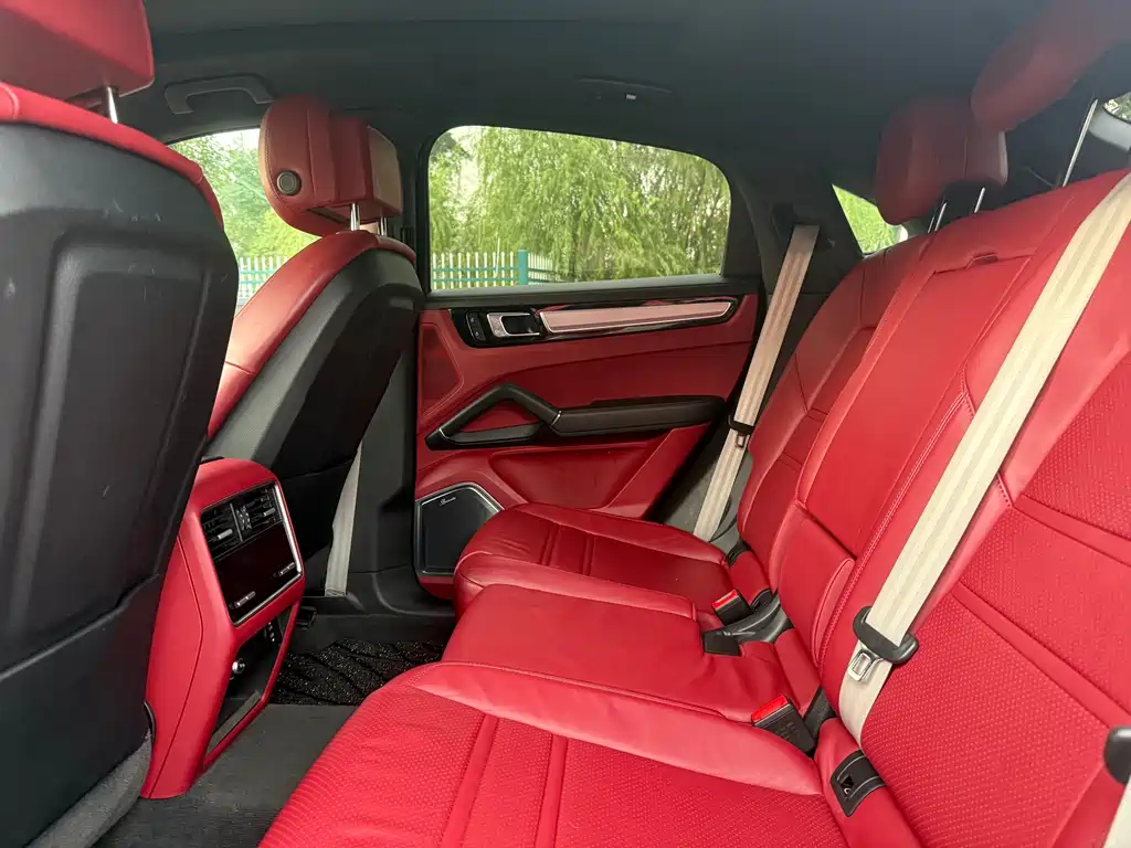 Porsche Cayenne — миниатюра 5