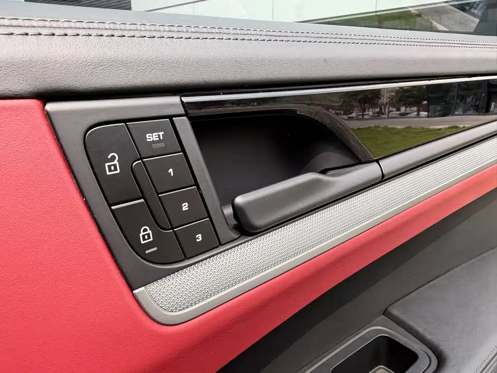 Porsche Cayenne — миниатюра 17