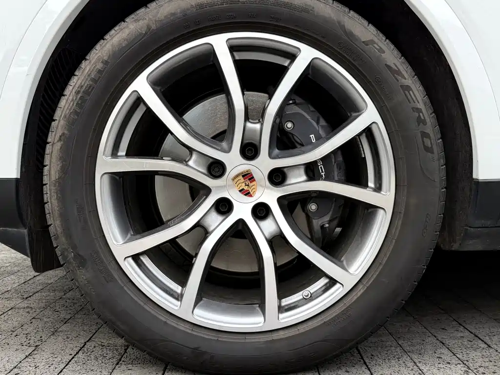 Porsche Cayenne — миниатюра 23
