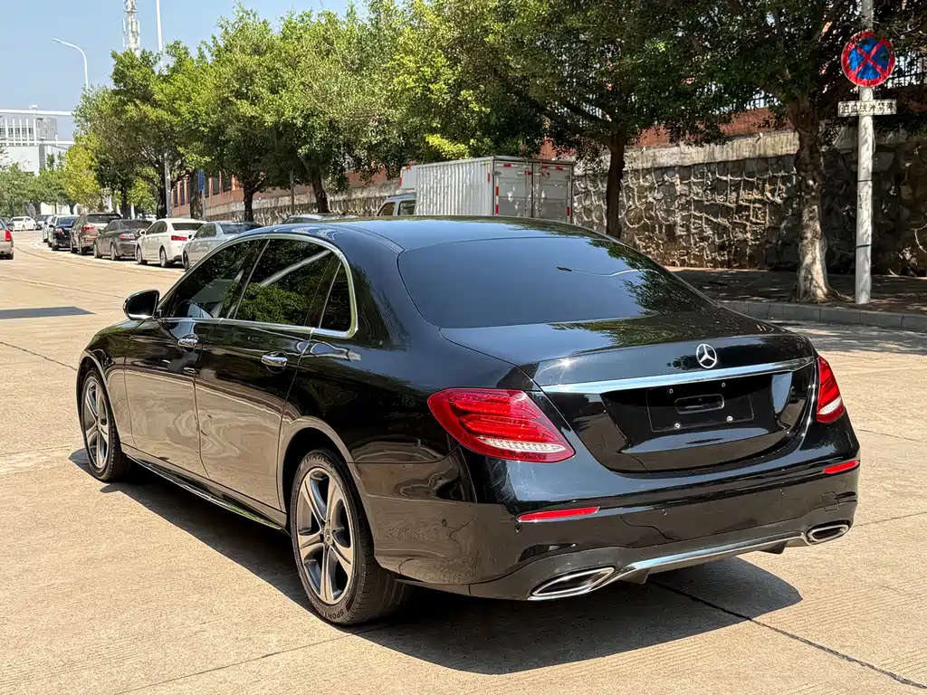 Mercedes-Benz E-Class — миниатюра 4