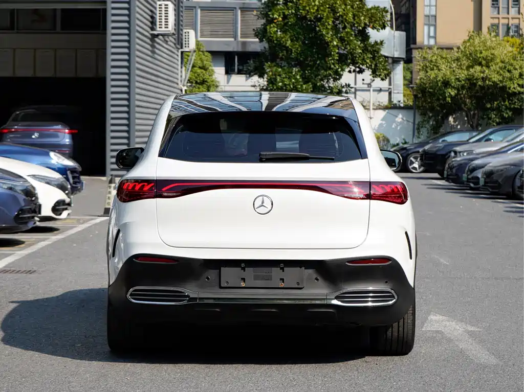 Mercedes-Benz EQE SUV — миниатюра 5