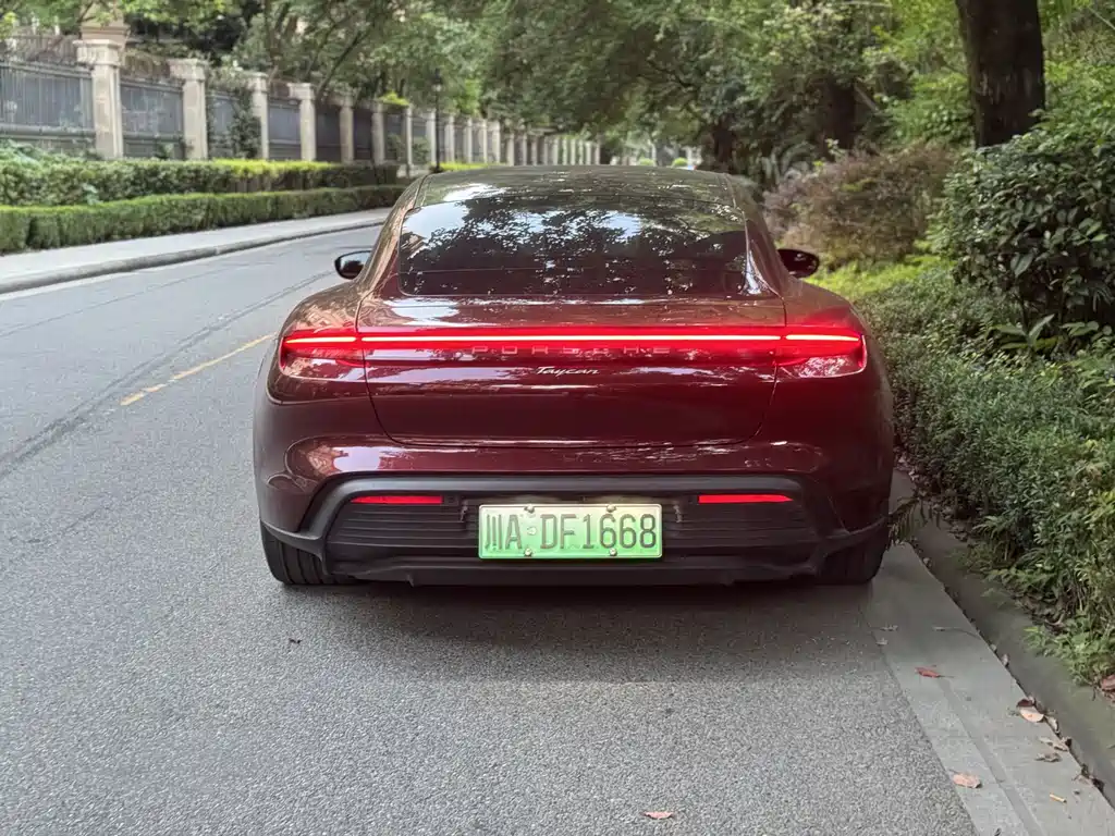 Porsche Taycan — миниатюра 5