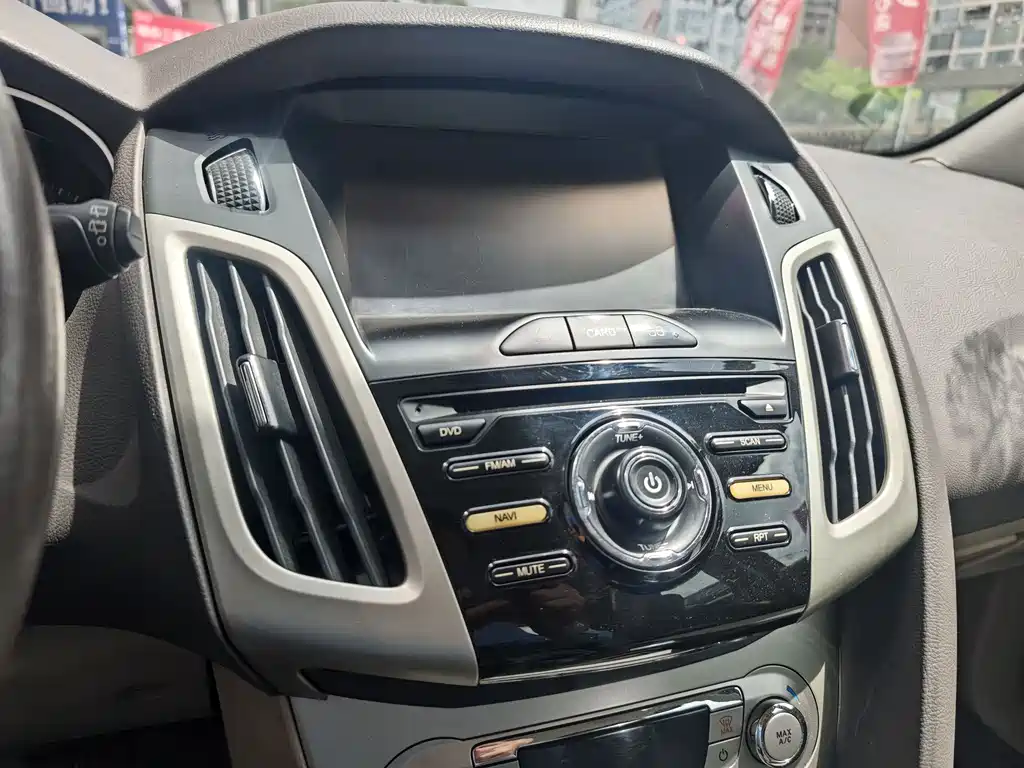 Ford Focus 2012 1.6L AT