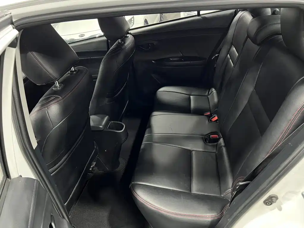 Toyota Yaris L — миниатюра 9