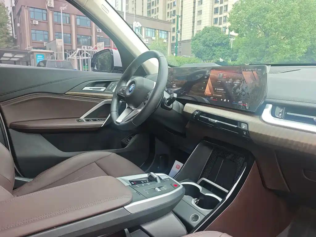 BMW iX1 — миниатюра 4