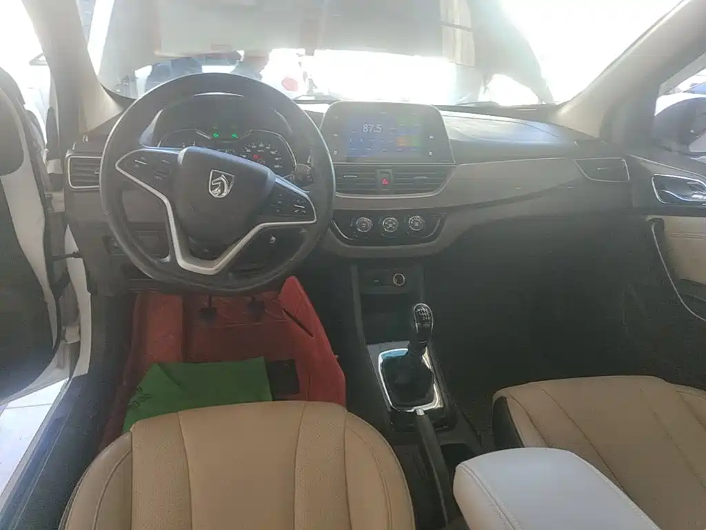 Baojun 310W — миниатюра 10