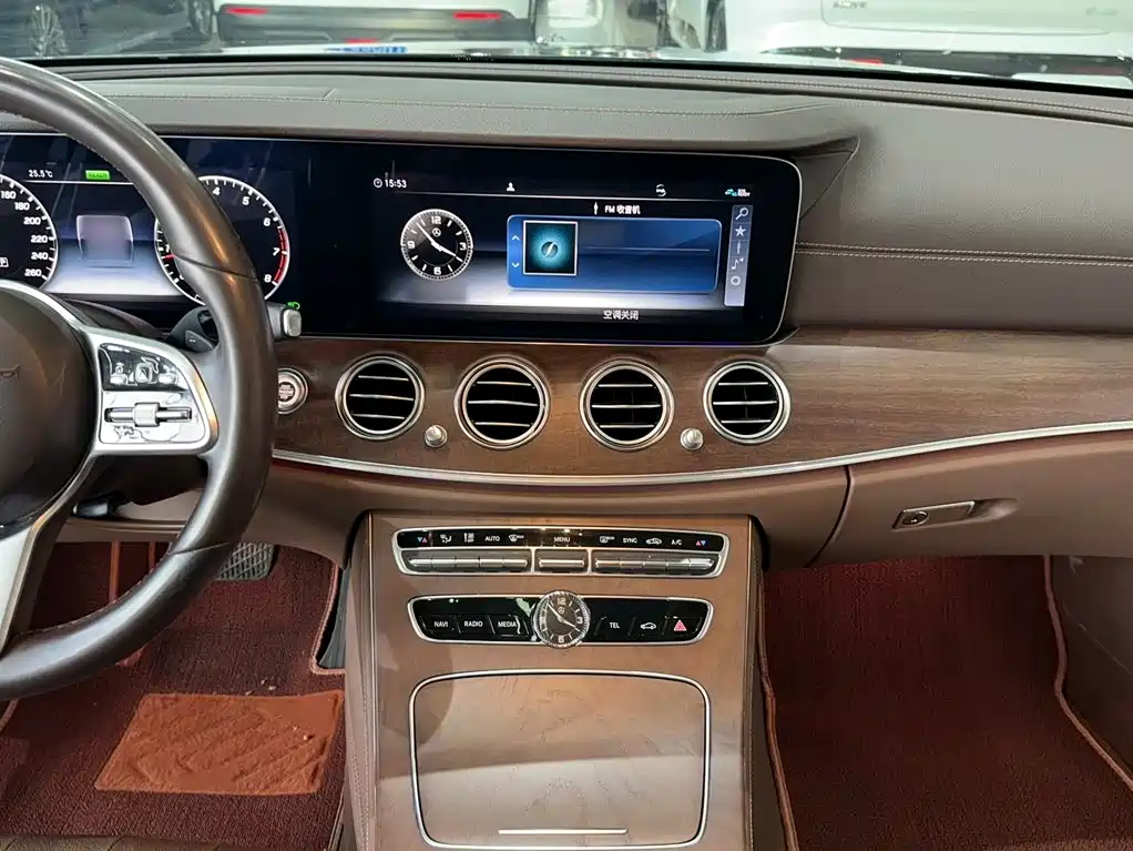 Mercedes-Benz E-Class — миниатюра 7